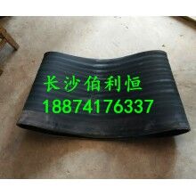 專業供應攪拌機配件，中聯攪拌機配件，中聯HZS120P型下料斗膠桶